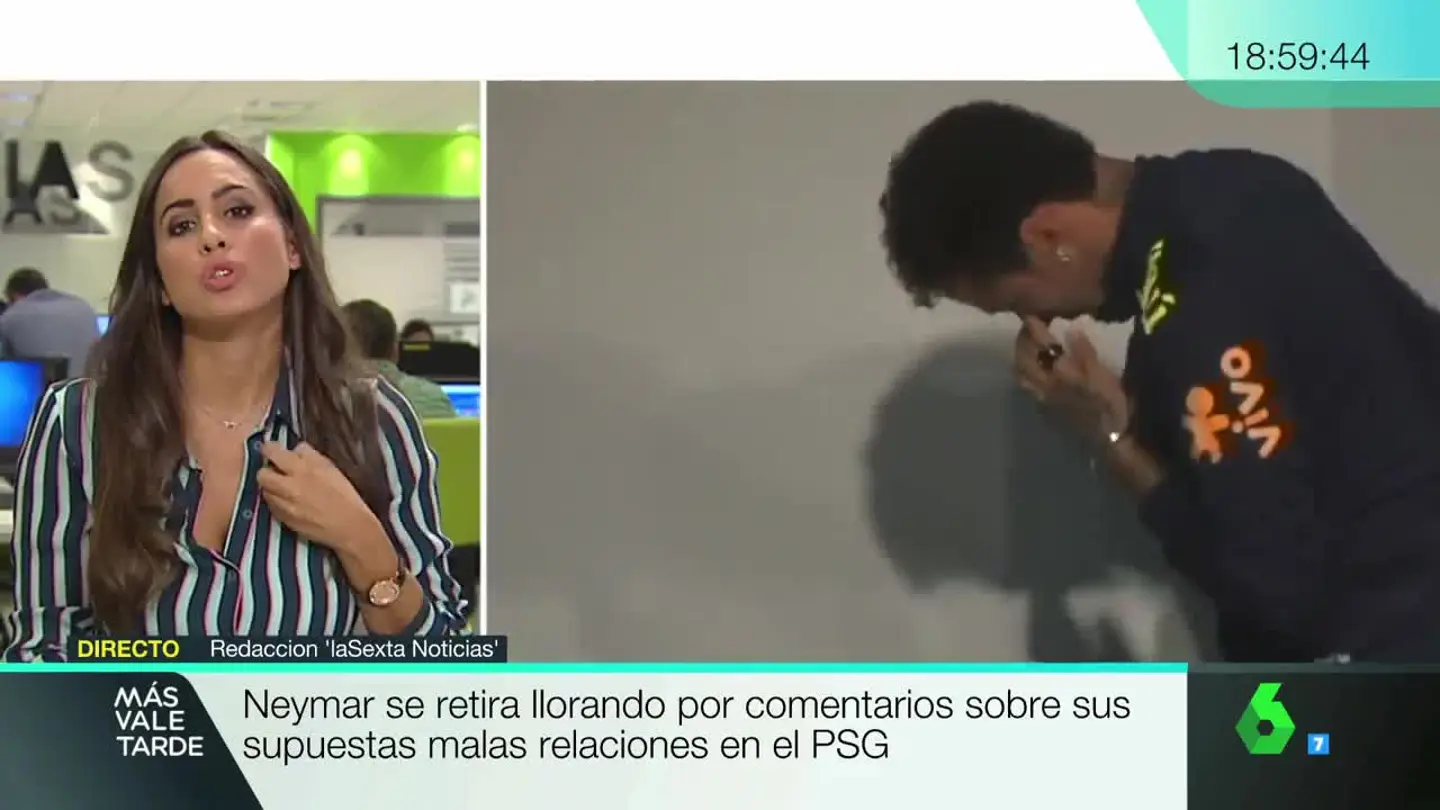 Neymar se retira llorando de la rueda de prensa Neymar se retira llorando de la rueda de prensa