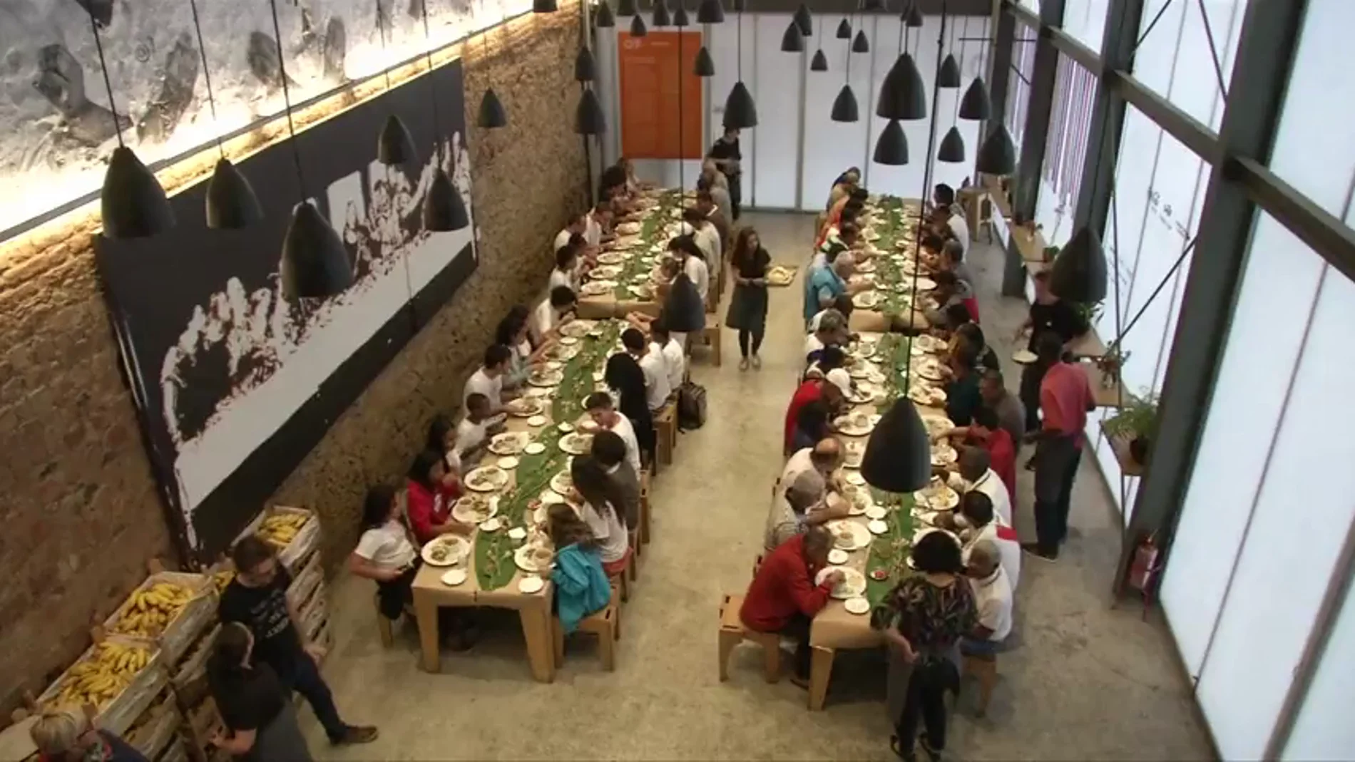 Un restaurante solidario en Brasil alimenta a las personas sin recursos
