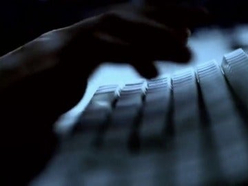 Imagen de una mano tecleando Imagen de una mano tecleando