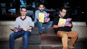 Sus tres creadores: dos profesores y un ilustrador de Elche,Víctor Aroca , Pedro Ortega y Pablo Fernández
