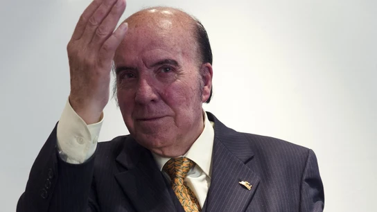 Chiquito de la Calzada recibe su premio en un acto (Archivo) Chiquito de la Calzada recibe su premio en un acto (Archivo)