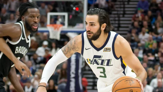 Ricky Rubio conduce el balón en un partido con los Jazz Ricky Rubio conduce el balón en un partido con los Jazz