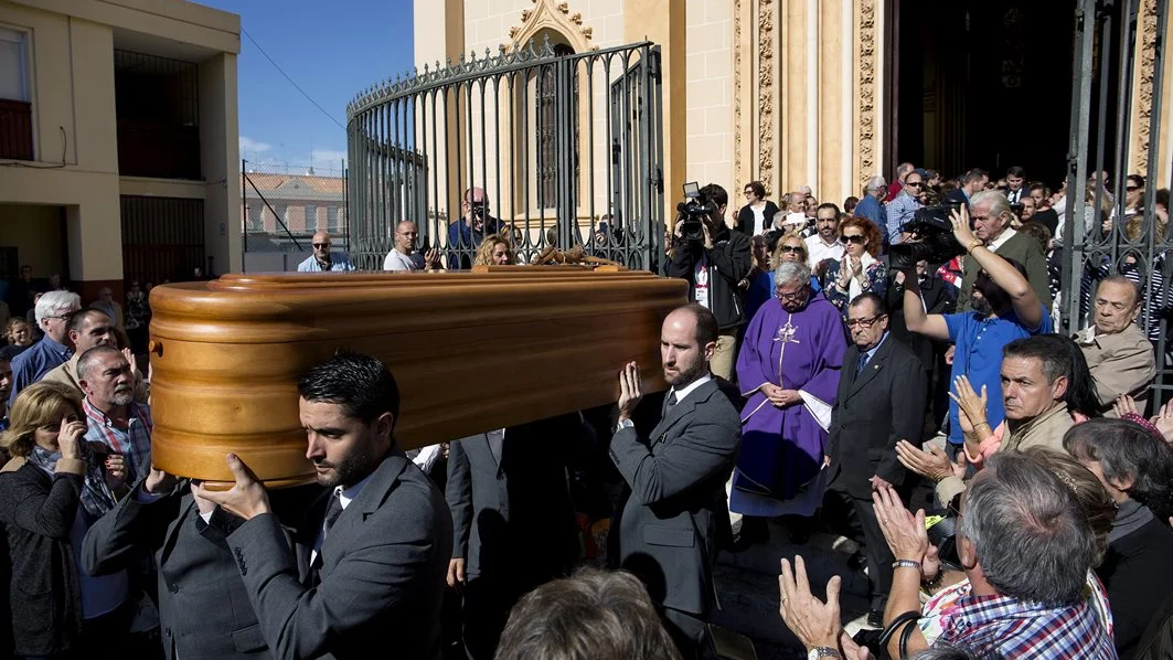 Emotivo funeral de Chiquito de la Calzada