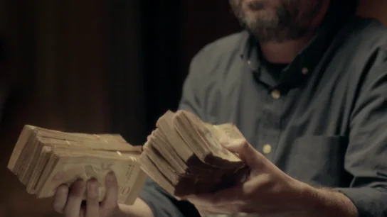 Jordi Évole con billetes Jordi Évole con billetes