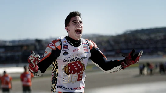 Marc Márquez, eufórico tras conquistar su cuarto mundial de MotoGP Marc Márquez, eufórico tras conquistar su cuarto mundial de MotoGP