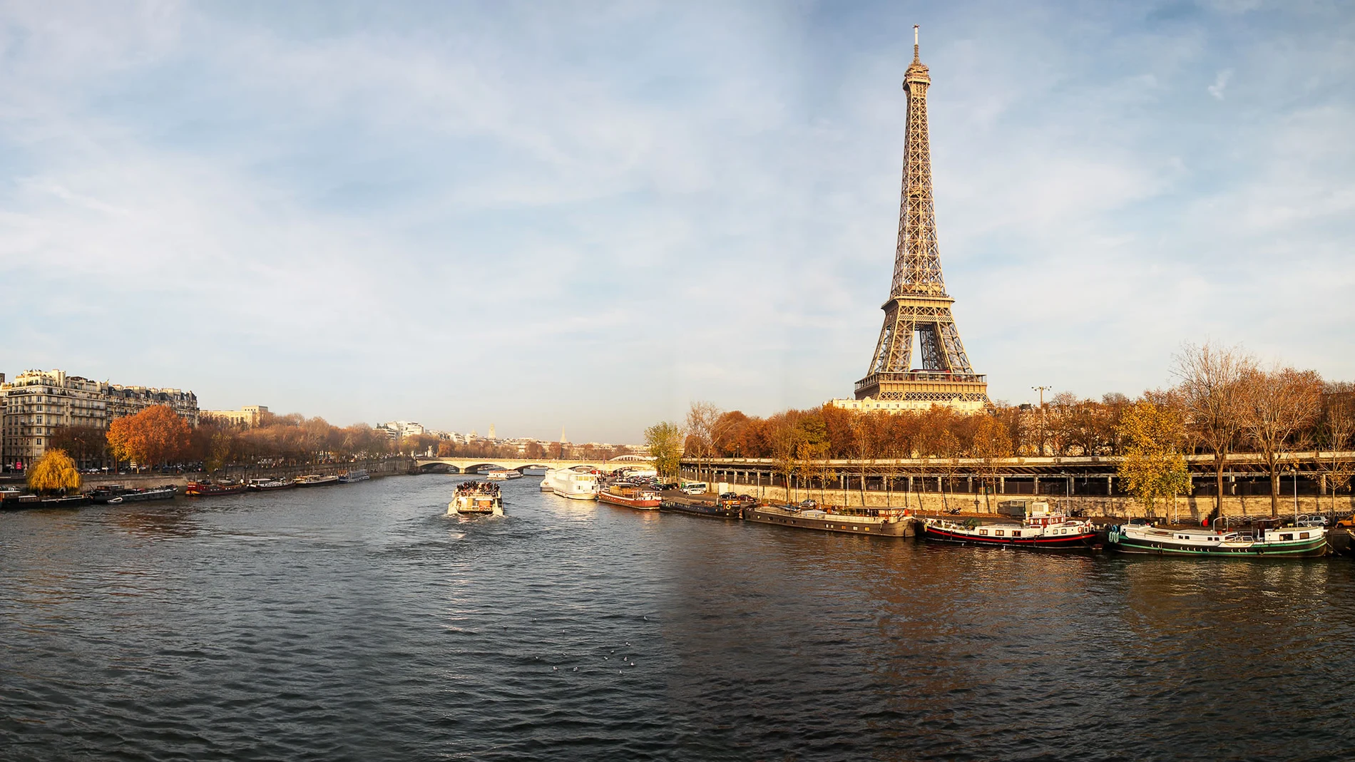 El río sena a su paso por París