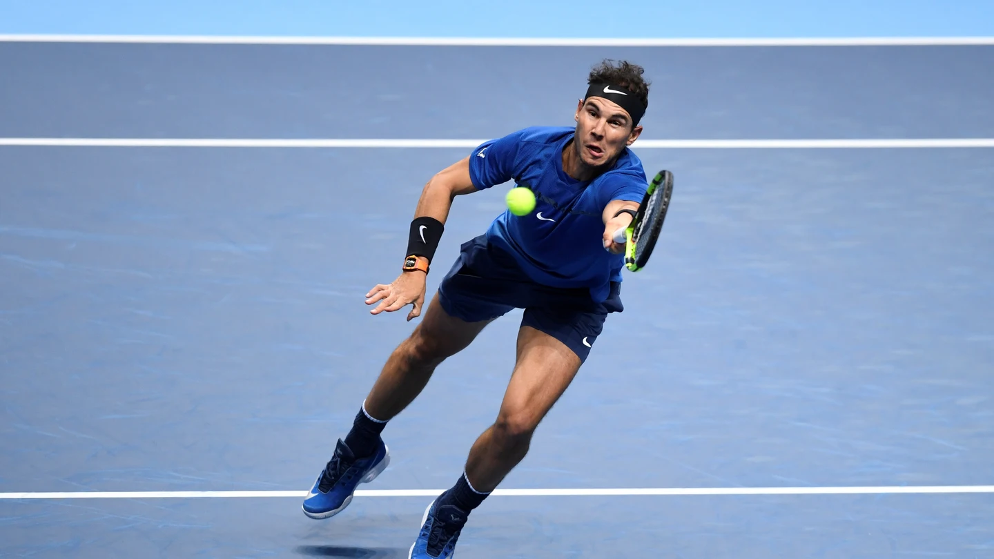 Rafa Nadal intenta llegar a un bola ante Goffin Rafa Nadal intenta llegar a un bola ante Goffin
