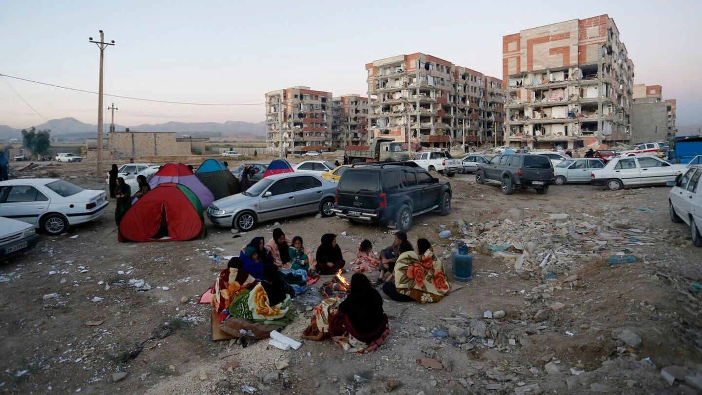 Varios edificios se han hundido en zonas rurales de Ir&aacute;n a causa del terremoto