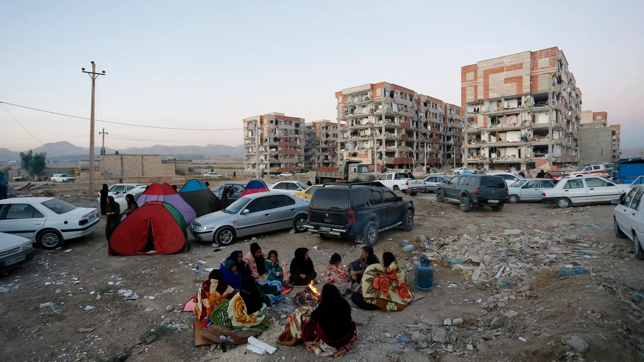 Varios edificios se han hundido en zonas rurales de Irán a causa del terremoto