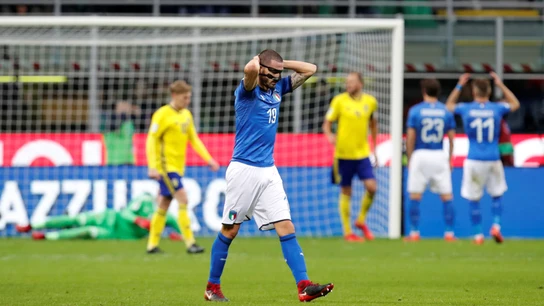 Bonucci se lleva las manos a la cabeza frente a Suecia Bonucci se lleva las manos a la cabeza frente a Suecia