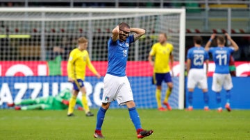 Bonucci se lleva las manos a la cabeza frente a Suecia