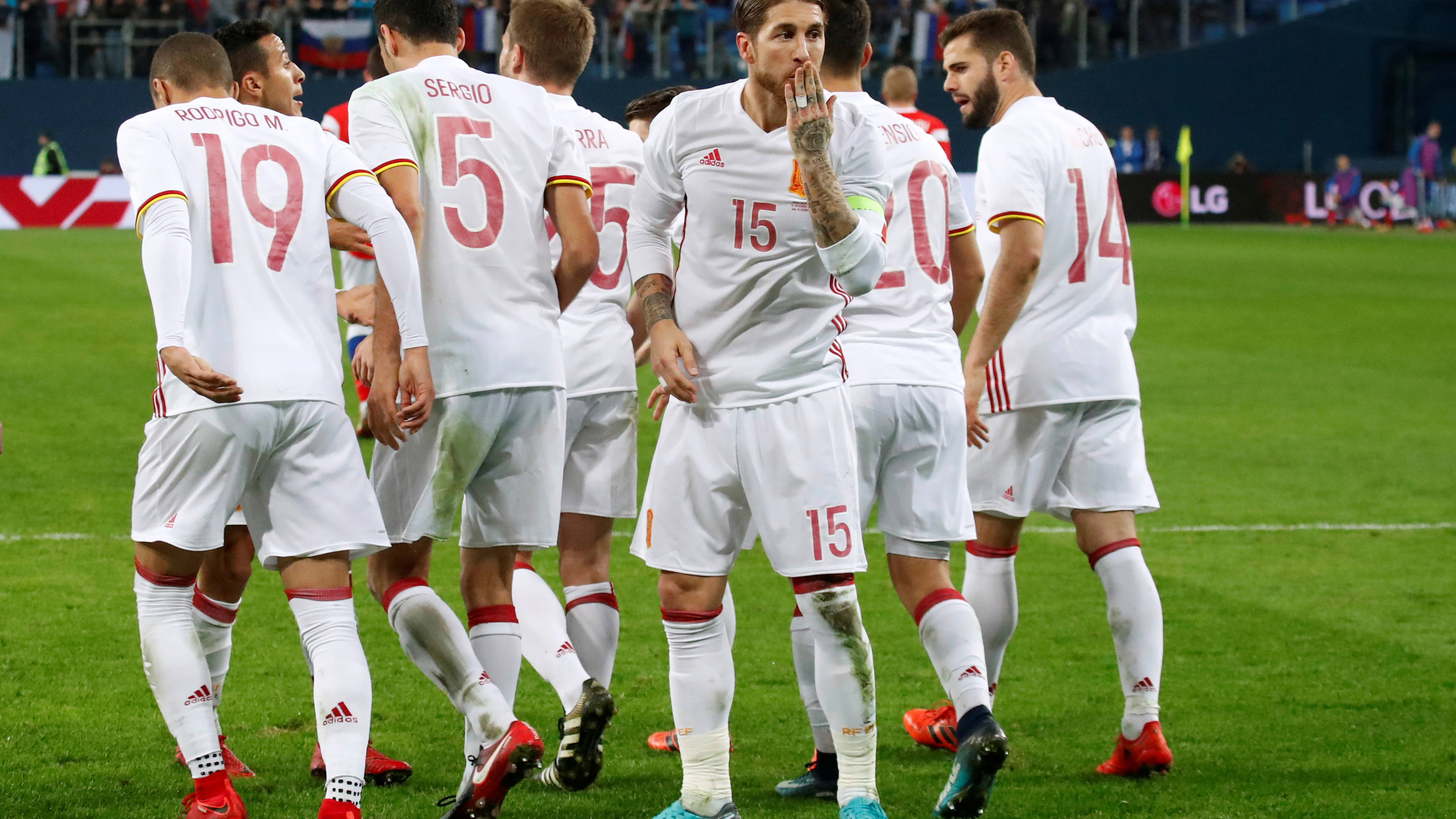 Sergio Ramos celebra uno de sus goles contra Rusia