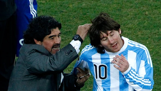 Maradona felicita a Messi tras un partido de Argentina Maradona felicita a Messi tras un partido de Argentina