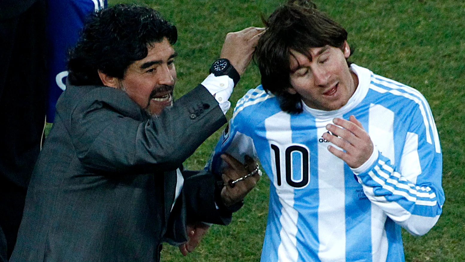 Maradona felicita a Messi tras un partido de Argentina