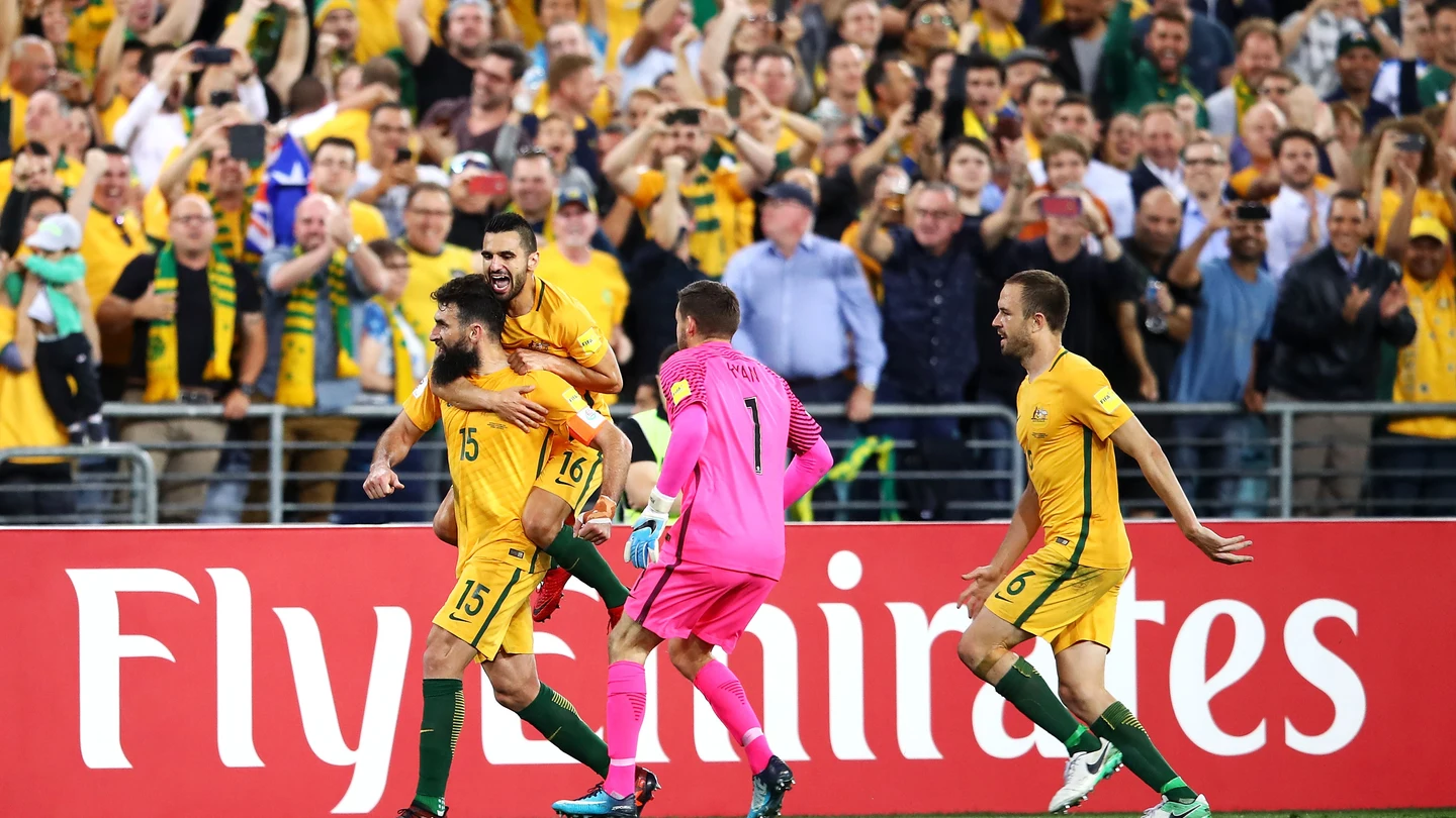 Mile Jedinak celebra uno de sus tres goles ante Honduras Mile Jedinak celebra uno de sus tres goles ante Honduras
