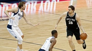 Pau Gasol, en acción ante los Dallas Mavericks