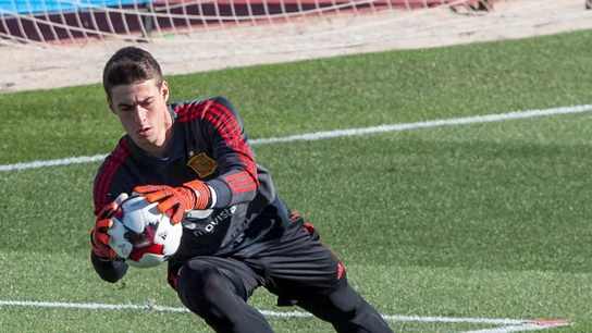 El portero del Athletic, Kepa Arrizabalaga, en un entrenamiento con la Selección. El portero del Athletic, Kepa Arrizabalaga, en un entrenamiento con la Selección.