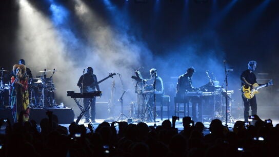 La banda brit&aacute;nica Massive Attack durante una actuaci&oacute;n