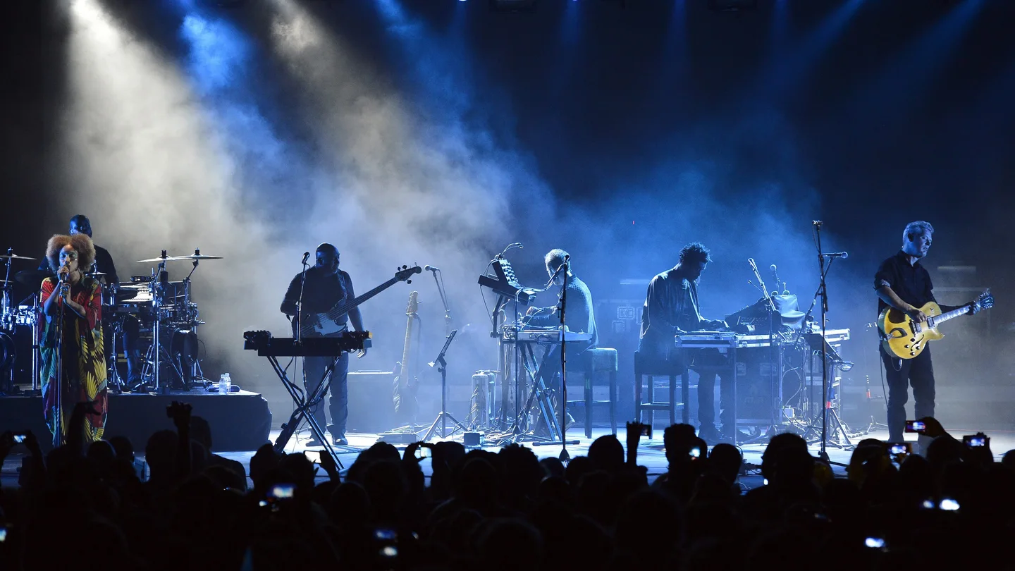 La banda británica Massive Attack durante una actuación La banda británica Massive Attack durante una actuación