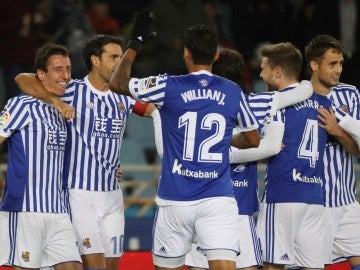 Los jugadores de la Real Sociedad celebran un gol Los jugadores de la Real Sociedad celebran un gol