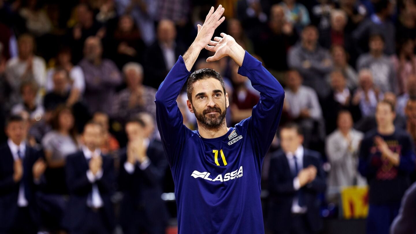 Juan Carlos Navarro aplaude a la afici&oacute;n por su homenaje