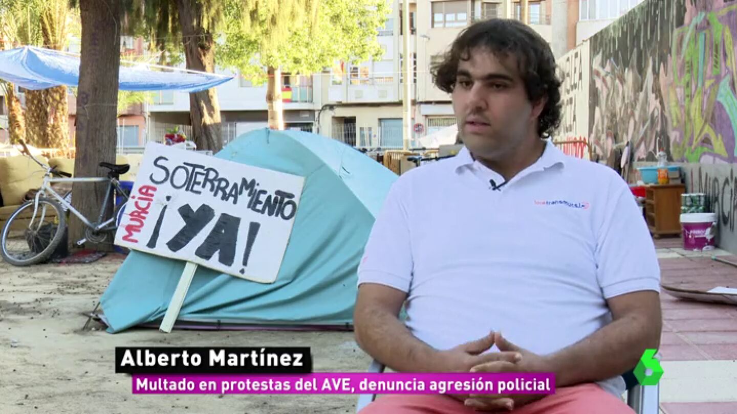 Las manifestaciones pac&iacute;ficas en Murcia por el soterramiento que dieron paso a la violencia: "Un polic&iacute;a me peg&oacute; un pu&ntilde;etazo"