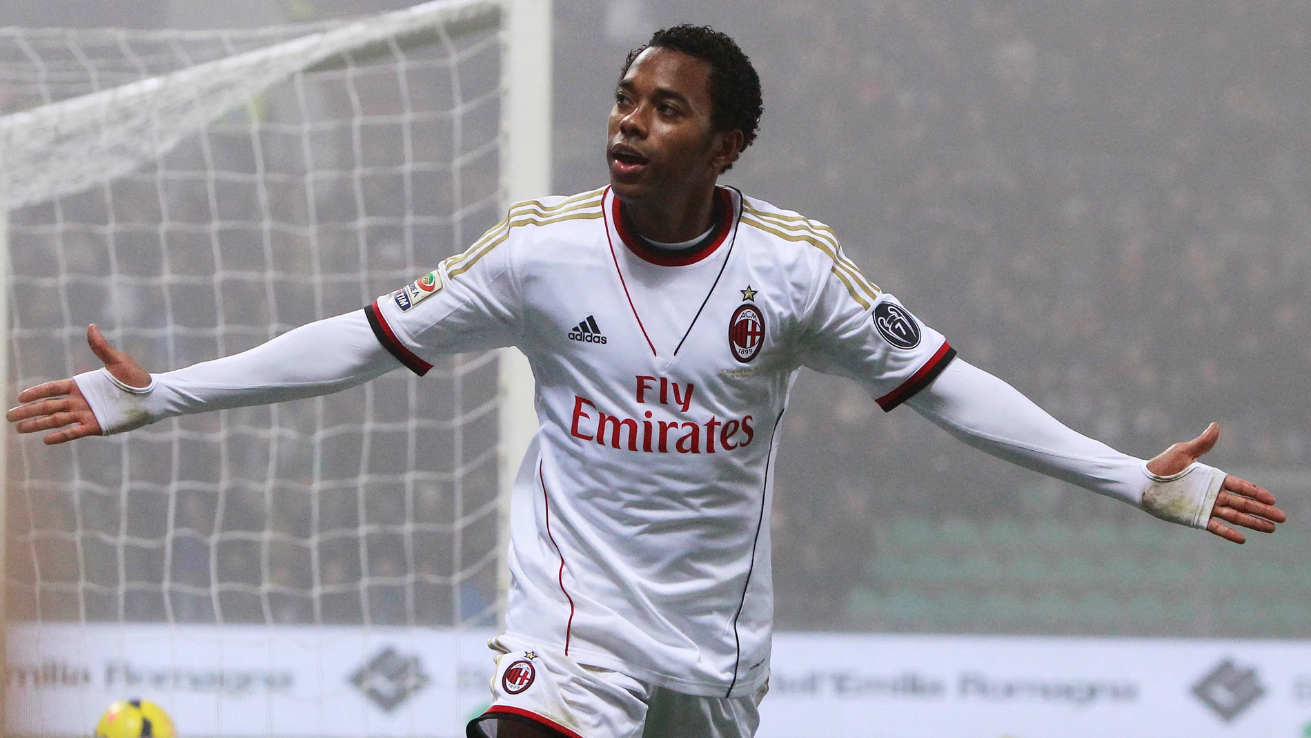 Robinho celebra un gol con el Milan