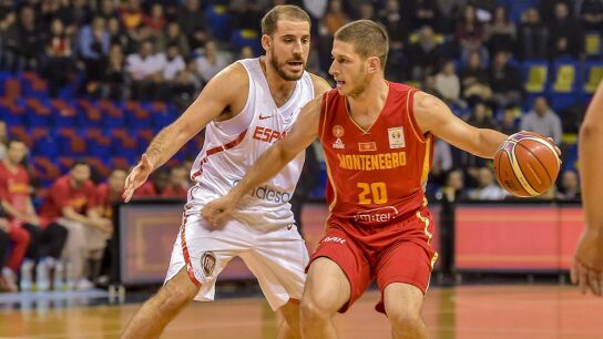 Espa&ntilde;a gan&oacute; a Montenegro en su debut en la clasificaci&oacute;n hacia el Mundial