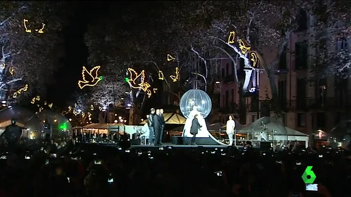 Barcelona inauguró anoche el alumbrado navideño. Madrid y Málaga lo harán esta noche Barcelona inauguró anoche el alumbrado navideño. Madrid y Málaga lo harán esta noche