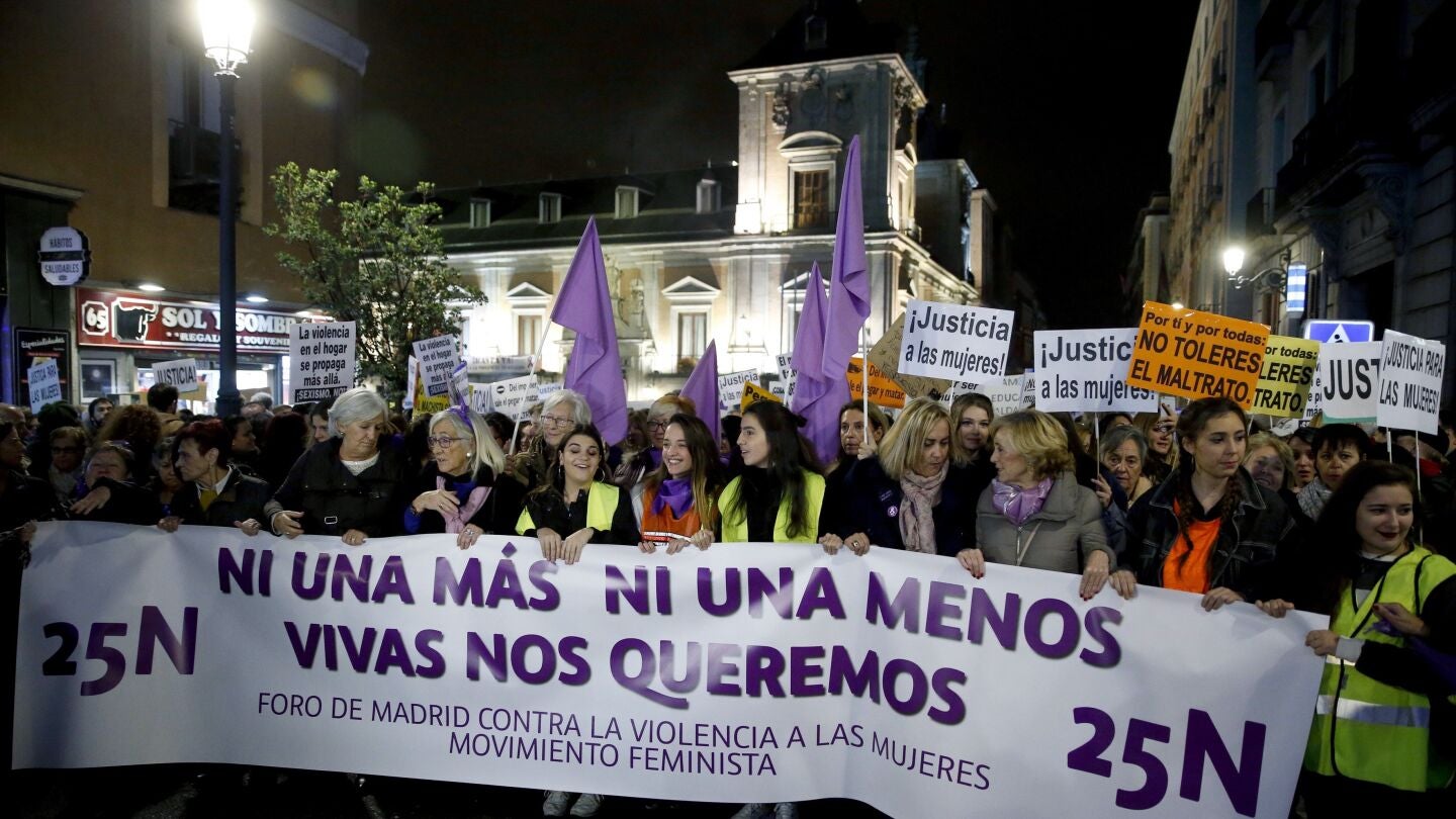 Vista general de la manifestaci&oacute;n que ha recorrido el centro de Madrid contra la violencia de g&eacute;nero