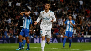 Cristiano Ronaldo celebra su gol de penalti contra el Málaga