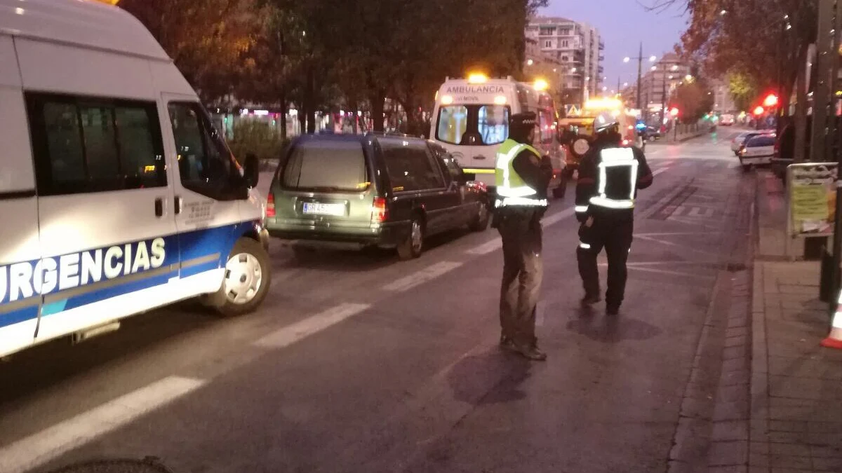 Policía Local y Bomberos trabajan en el lugar del incendio