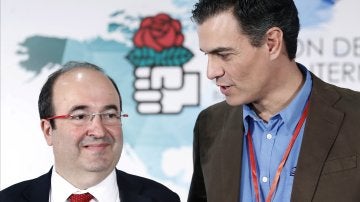 El secretario general del PSOE, Pedro Sánchez, junto al primer secretario del PSC, Miquel Iceta