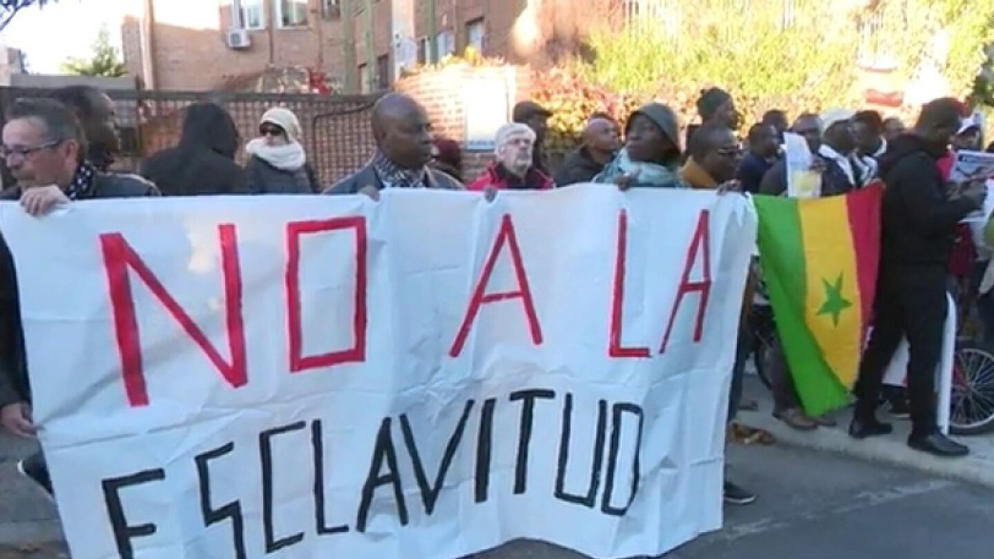 Protesta frente a la embajada libia contra la esclavitud de subsaharianos