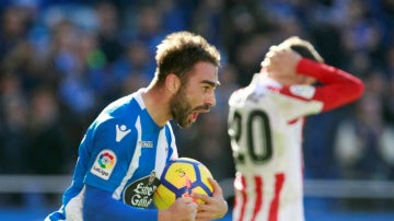 Adrián López celebra un gol