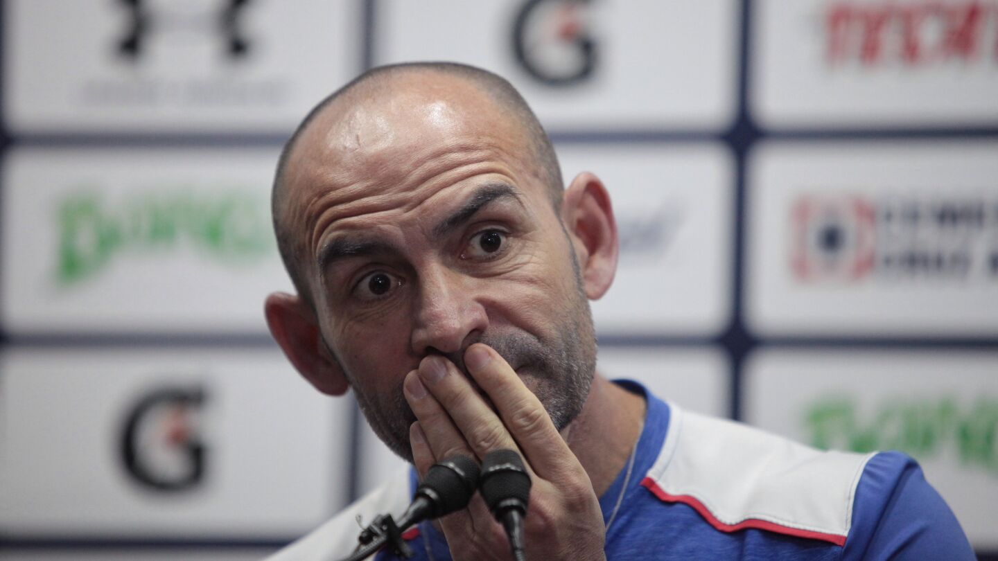 Paco J&eacute;mez deja de ser entrenador del Cruz Azul. 
