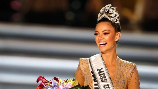 Demi-Leigh Nel-Peters, candidata de Sudáfrica, fue registrada este domingo al ser coronada como la nueva Miss Universo Demi-Leigh Nel-Peters, candidata de Sudáfrica, fue registrada este domingo al ser coronada como la nueva Miss Universo