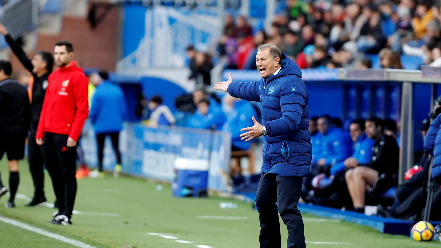 Gianni De Biasi, en un partido del Alavés Gianni De Biasi, en un partido del Alavés