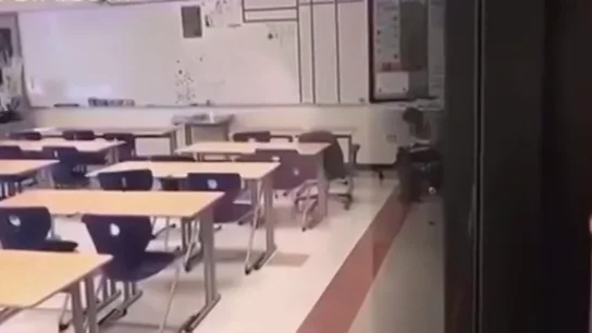 Unos alumnos pillan a su profesora consumiendo droga en plena clase Unos alumnos pillan a su profesora consumiendo droga en plena clase