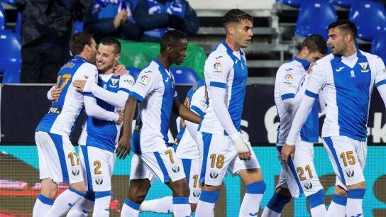 Los jugadores del Legan&eacute;s celebran el gol de Tito frente al Valladolid