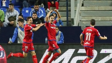 Los jugadores del Numancia celebran el gol que les dio el pase en La Rosaleda