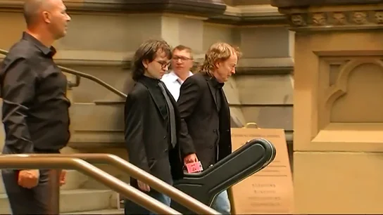 Gaiteros y AC/DC al completo para despedir a Malcolm Young, el último gran funeral del mundo del rock Gaiteros y AC/DC al completo para despedir a Malcolm Young, el último gran funeral del mundo del rock