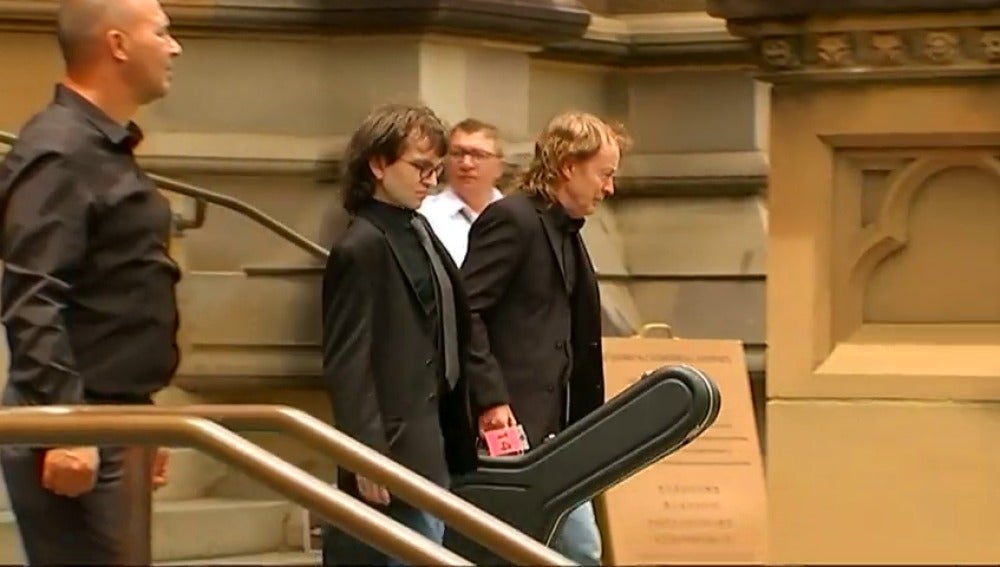 Gaiteros Y Ac Dc Al Completo Para Despedir A Malcolm Young El Ultimo Gran Funeral Del