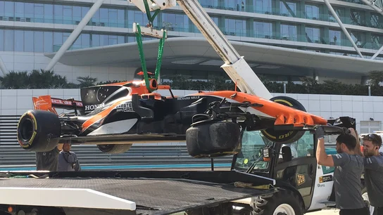 El coche de Alonso tras el accidente en Abu Dabi El coche de Alonso tras el accidente en Abu Dabi