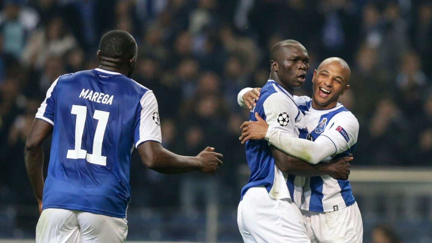 Brahimi y Aboubakar celebran uno de los goles del Oporto