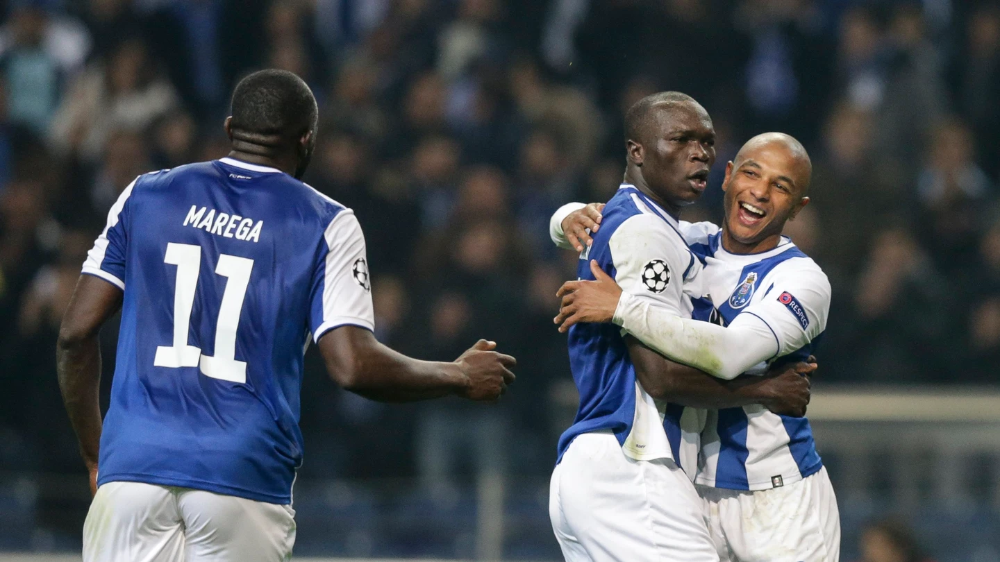 Brahimi y Aboubakar celebran uno de los goles del Oporto Brahimi y Aboubakar celebran uno de los goles del Oporto