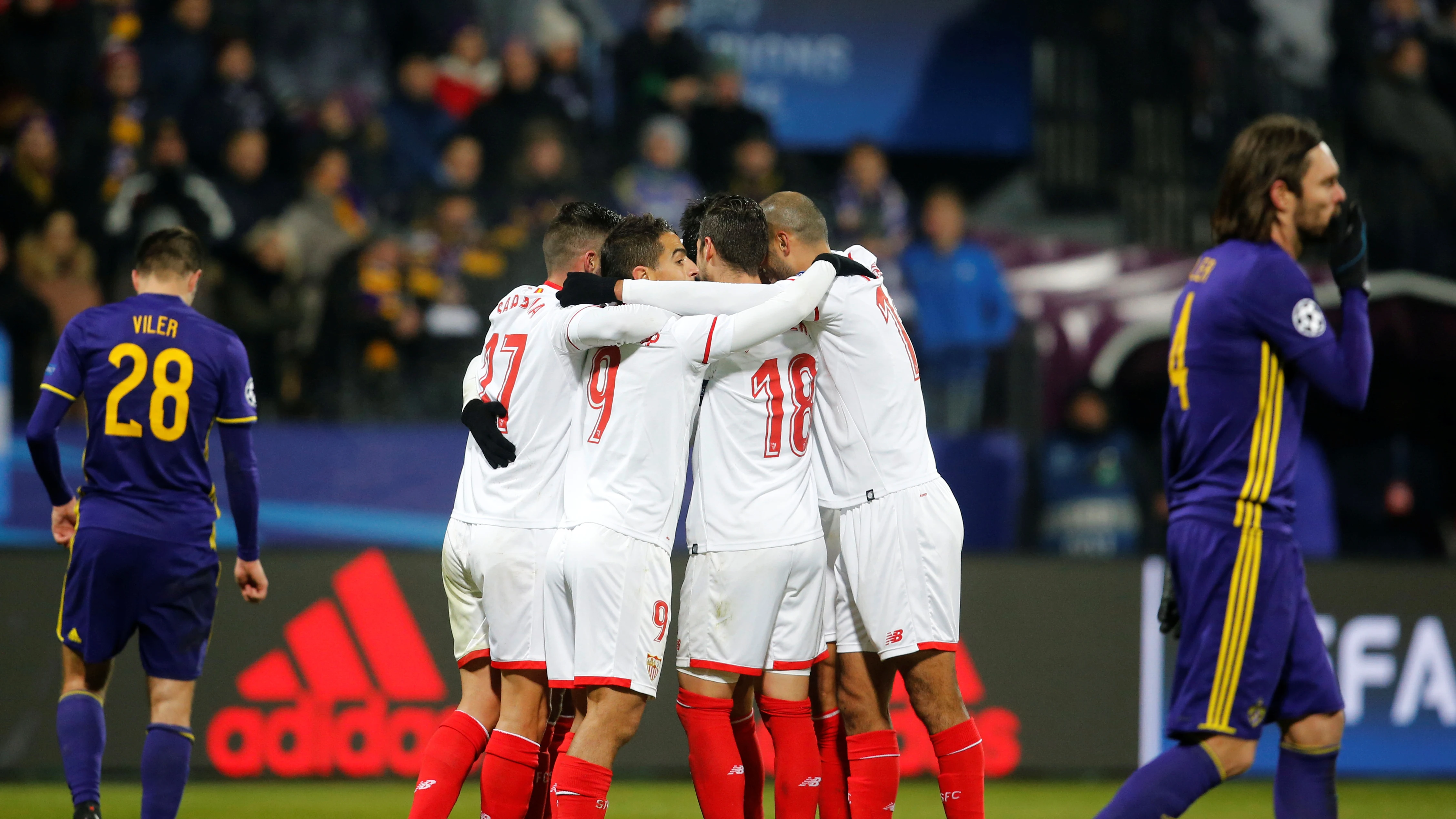 El Sevilla hace piña tras el gol de Ganso en Maribor