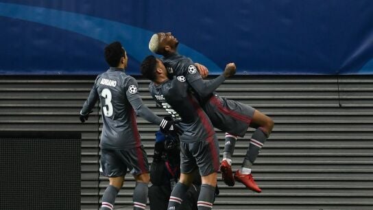 Los jugadores del Besiktas celebran uno de los goles de su qeuipo