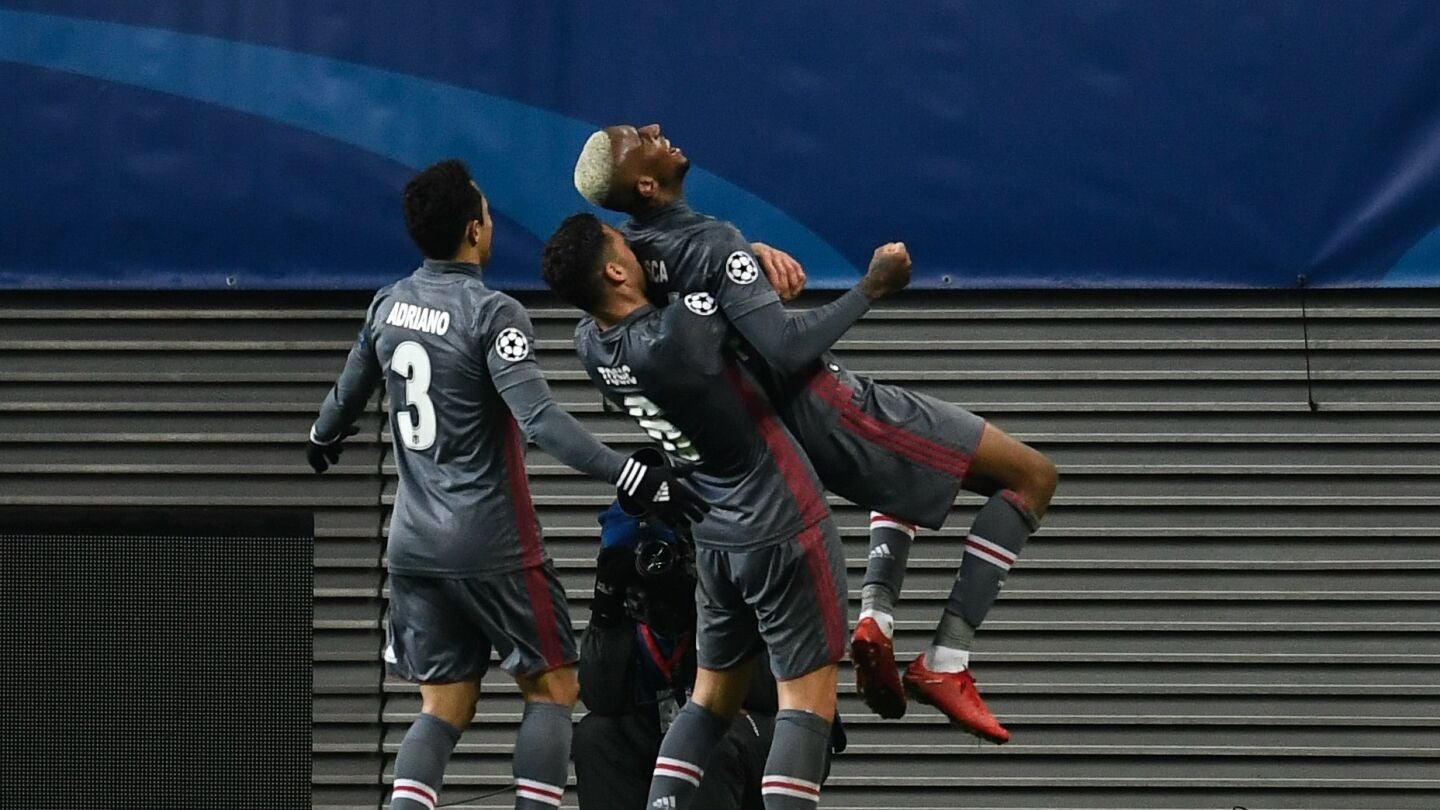 Los jugadores del Besiktas celebran uno de los goles de su qeuipo