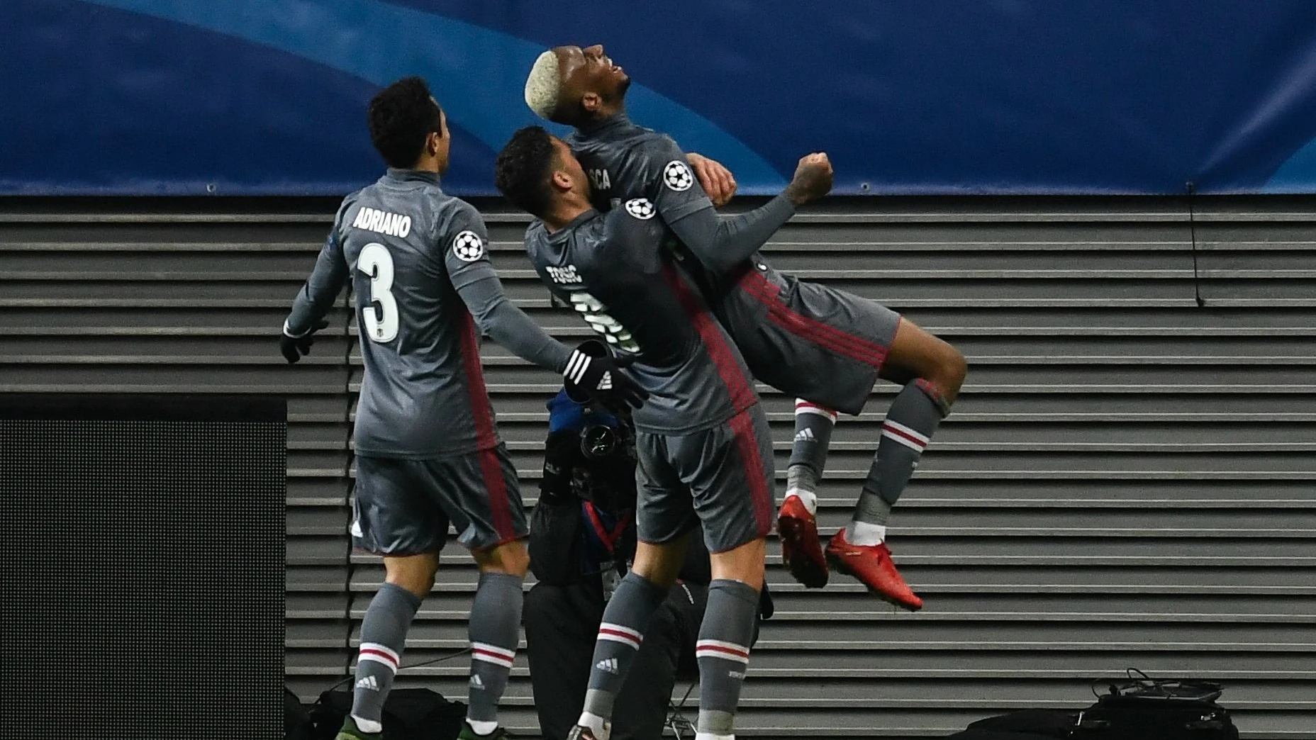 Los jugadores del Besiktas celebran uno de los goles de su qeuipo Los jugadores del Besiktas celebran uno de los goles de su qeuipo